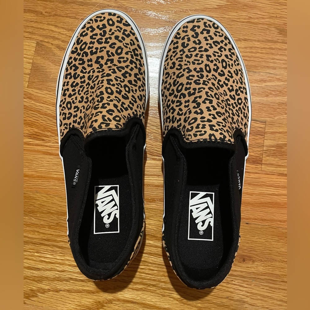 Women’s Vans Asher Slip On, size 9